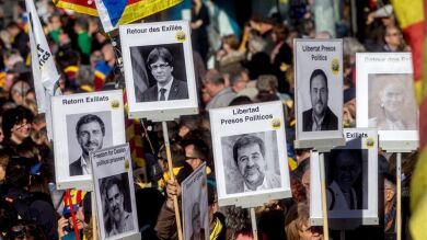 Unas 45.000 personas exigen a los partidos independentistas que alcancen un acuerdo