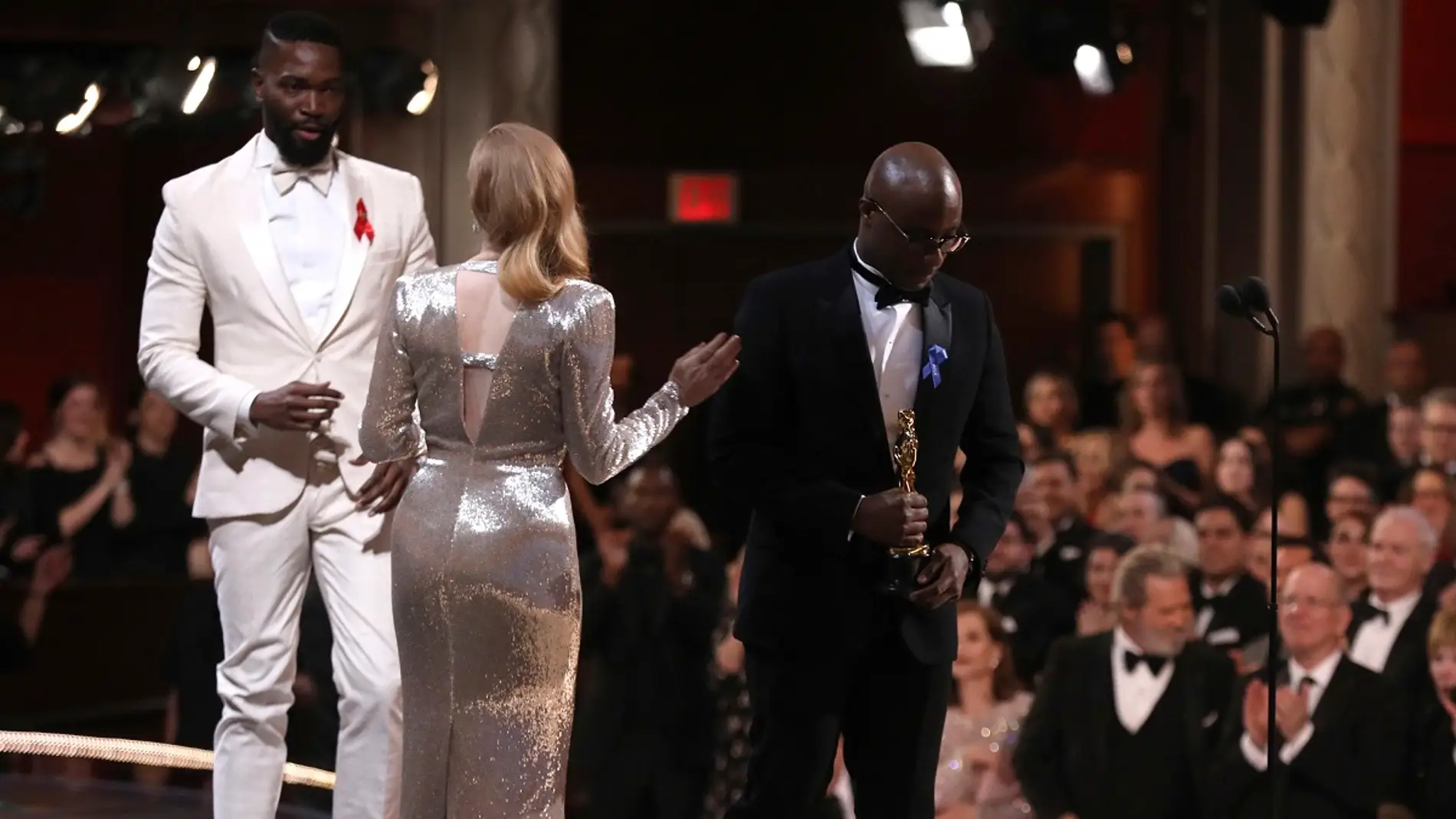 Tarell Alvin McCraney y Barry Jenkins en el momento de confusión de los Oscar
