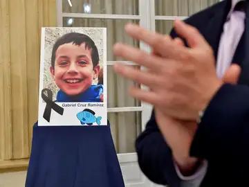 Retrato del niño Gabriel Cruz colocado en el patio de la Diputación de Almería Retrato del niño Gabriel Cruz colocado en el patio de la Diputación de Almería