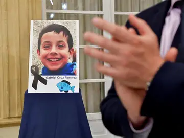 Retrato del niño Gabriel Cruz colocado en el patio de la Diputación de Almería Retrato del niño Gabriel Cruz colocado en el patio de la Diputación de Almería