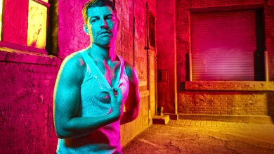 Max Greenfield es Ronnie Holston