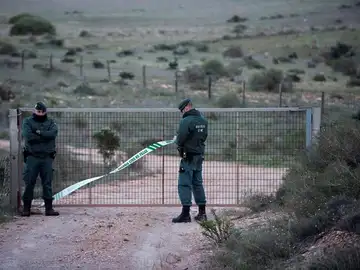 Efectivos de la Guardia Civil en las inmediaciones del pozo el que podría haber estado Gabriel Cruz Efectivos de la Guardia Civil en las inmediaciones del pozo el que podría haber estado Gabriel Cruz