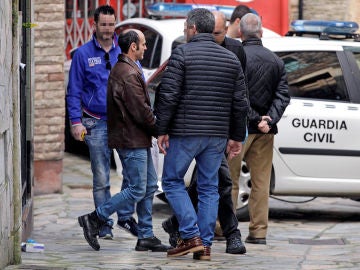 La Guardia Civil registra la vivienda de Javier Ledo