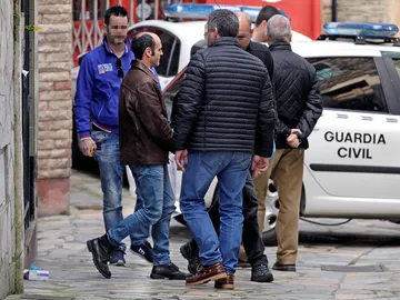 La Guardia Civil registra la vivienda de Javier Ledo La Guardia Civil registra la vivienda de Javier Ledo