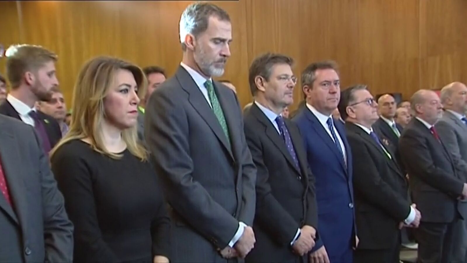 El Rey Felipe VI guarda un minuto de silencio en homenaje a Gabriel Cruz