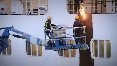 Un crucero ha sido cortado a la mitad para poder ampliarlo Un crucero ha sido cortado a la mitad para poder ampliarlo