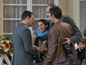 La Guardia Civil dando el pésame a los padres de Gabriel La Guardia Civil dando el pésame a los padres de Gabriel