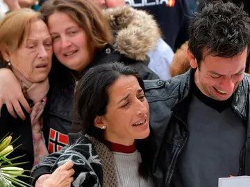 Los padres de Gabriel en el funeral celebrado por su hijo en la catedral de Almería Los padres de Gabriel en el funeral celebrado por su hijo en la catedral de Almería