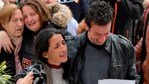 Los padres de Gabriel en el funeral celebrado por su hijo en la catedral de Almería Los padres de Gabriel en el funeral celebrado por su hijo en la catedral de Almería