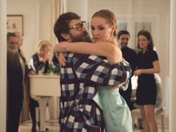 Pellicer seduce a Elena con un atrevido tango en la Embajada