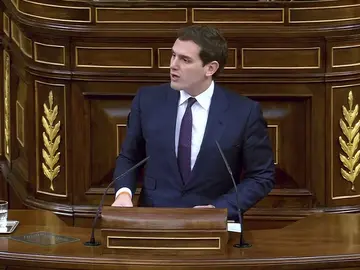 Rivera se compromete a apoyar los Presupuestos si se baja el IRPF a los pensionistas que no llegan a fin de mes Rivera se compromete a apoyar los Presupuestos si se baja el IRPF a los pensionistas que no llegan a fin de mes