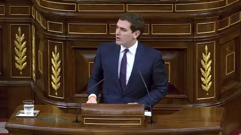 Rivera se compromete a apoyar los Presupuestos si se baja el IRPF a los pensionistas que no llegan a fin de mes Rivera se compromete a apoyar los Presupuestos si se baja el IRPF a los pensionistas que no llegan a fin de mes