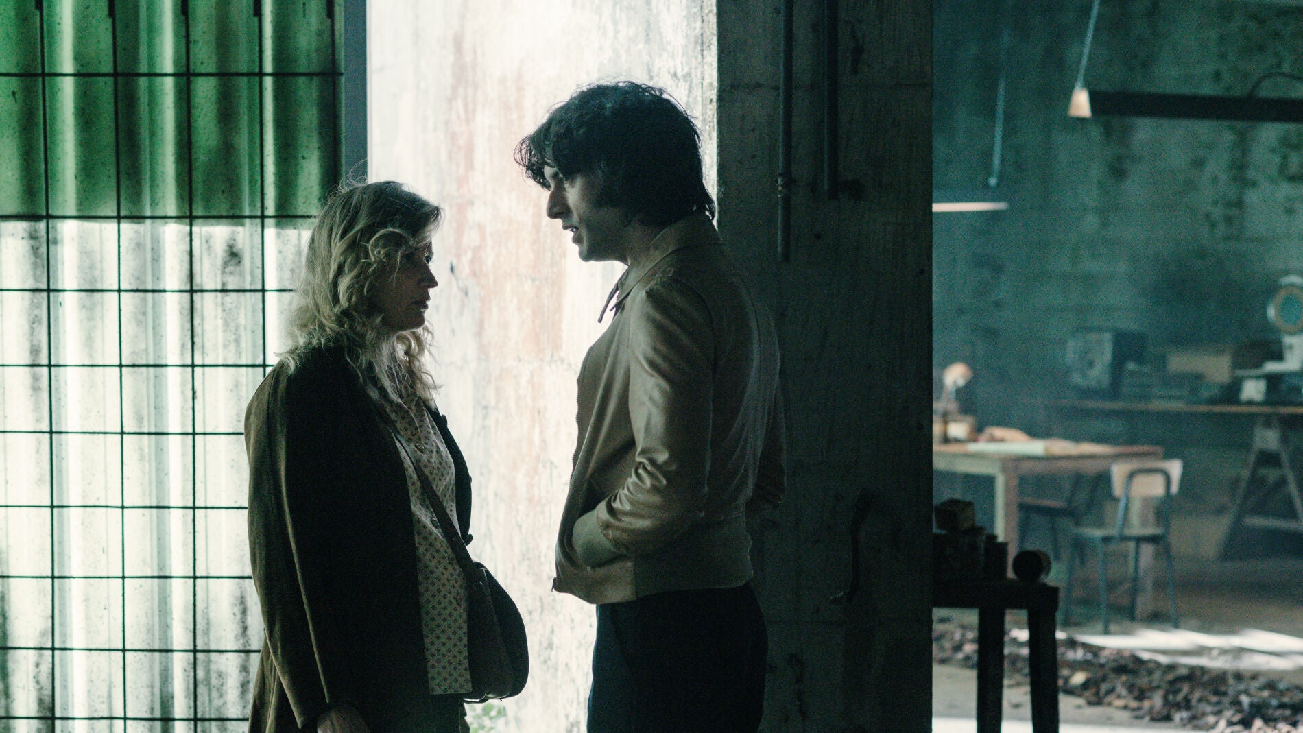 Sito le ofrece dinero a Nieves a cambio de su silencio