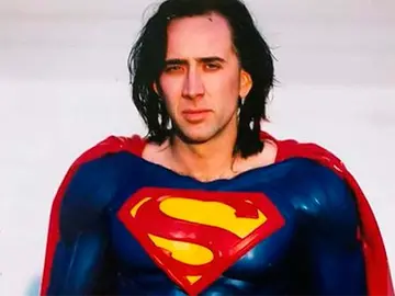 Nicolas Cage con el traje de Superman Nicolas Cage con el traje de Superman