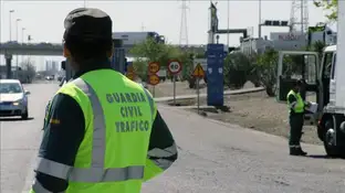 Imagen de un agente de la Guardia Civil de tráfico Imagen de un agente de la Guardia Civil de tráfico