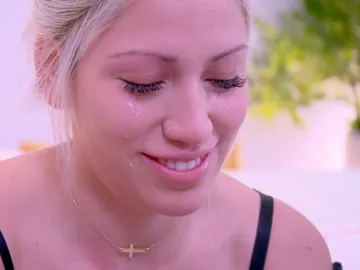 Alessandra se emociona con la carta de amor de Adrián Alessandra se emociona con la carta de amor de Adrián