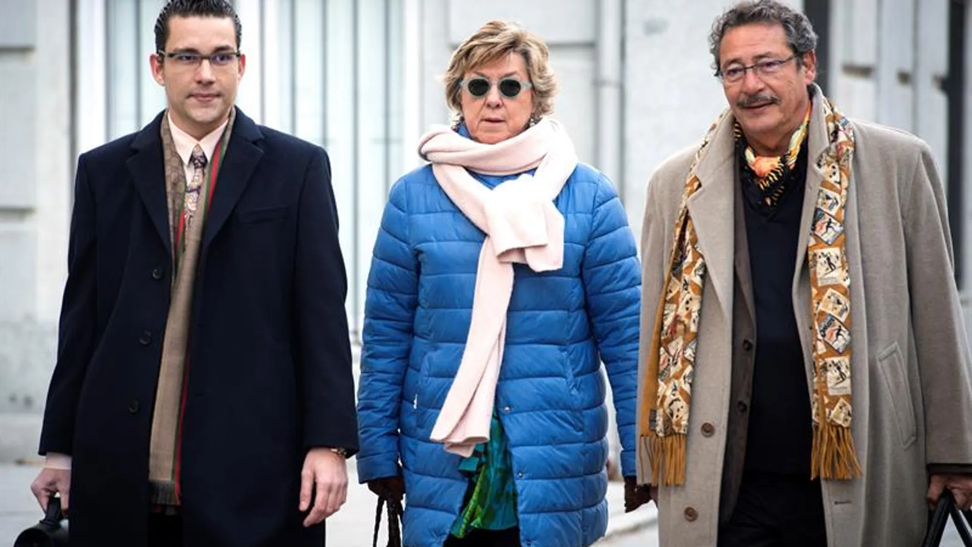 La senadora del PP y exalcaldesa de Cartagena Pilar Barreiro acompañada de sus abogados a su llegada a la sede del Tribunal Supremo. La senadora del PP y exalcaldesa de Cartagena Pilar Barreiro acompañada de sus abogados a su llegada a la sede del Tribunal Supremo.