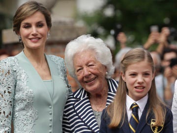 Menchu junto a su nieta Letizia y su bisnieta Sofía Menchu junto a su nieta Letizia y su bisnieta Sofía