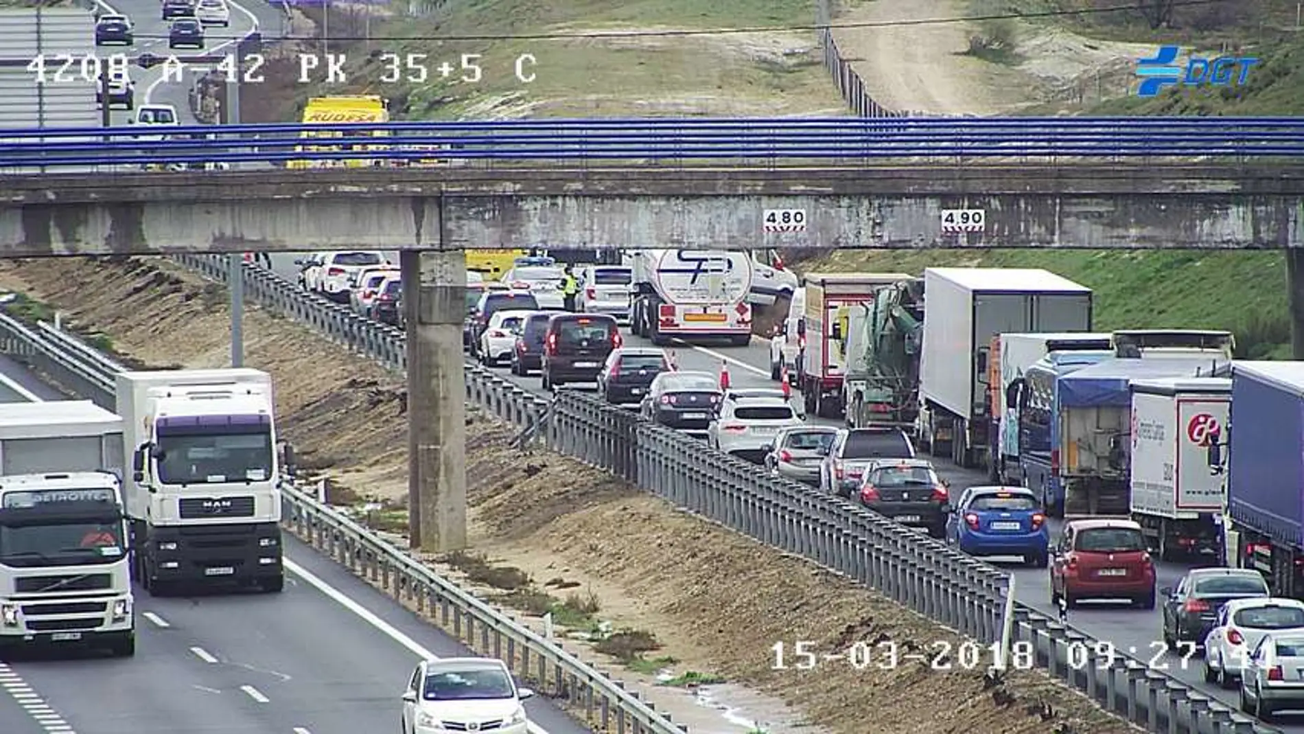Cortada la autovía A-42 Cortada la autovía A-42