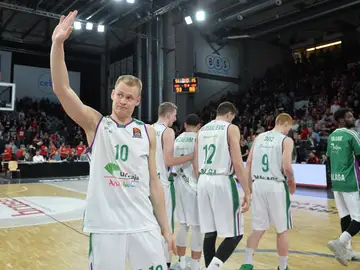Los jugadores del Unicaja tras caer eliminados en la Euroliga Los jugadores del Unicaja tras caer eliminados en la Euroliga