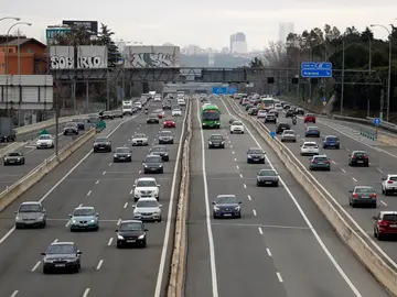 Primeras complicaciones en las salidas de Madrid por la A-2, la A-3 y la A-4 Primeras complicaciones en las salidas de Madrid por la A-2, la A-3 y la A-4