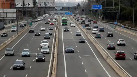 Primeras complicaciones en las salidas de Madrid por la A-2, la A-3 y la A-4 Primeras complicaciones en las salidas de Madrid por la A-2, la A-3 y la A-4