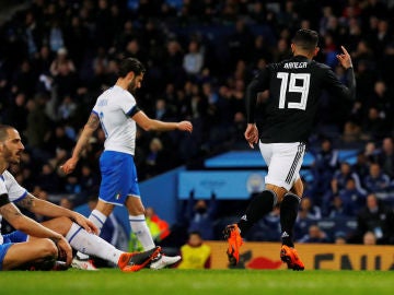 Banega celebra su gol ante Italia en Manchester