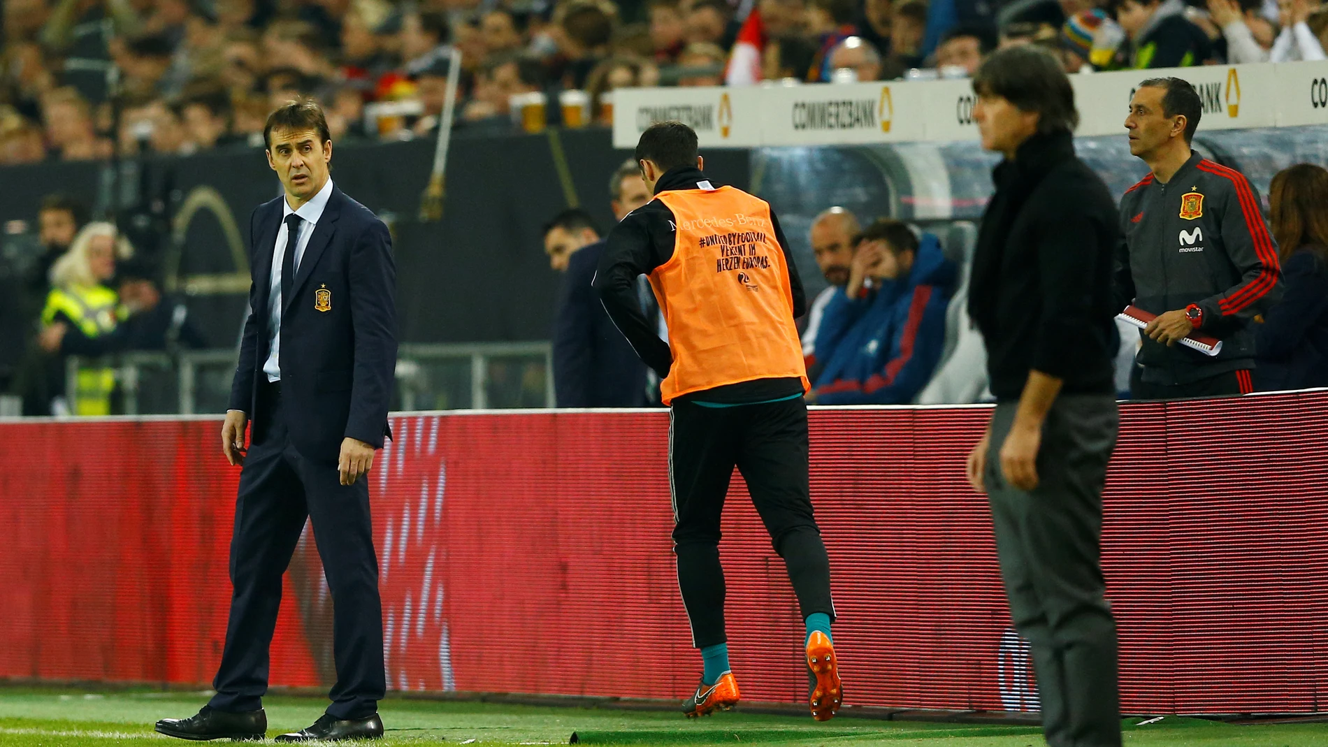 Lopetegui observa a Löw en la banda Lopetegui observa a Löw en la banda