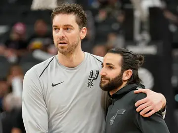 Pau Gasol y Ricky Rubio se saludan antes del Spurs - Jazz Pau Gasol y Ricky Rubio se saludan antes del Spurs - Jazz