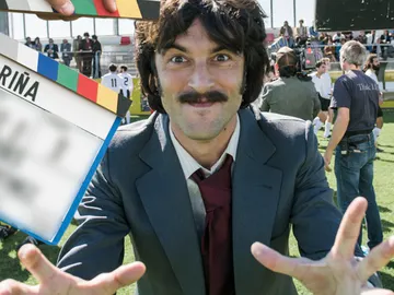 Así se rodó la escena en la que el pueblo se rinde ante Sito Miñanco en 'Fariña' Así se rodó la escena en la que el pueblo se rinde ante Sito Miñanco en 'Fariña'