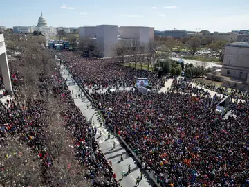 Un millón de personas se manifiestan en EEUU para pedir mayor control de armas Un millón de personas se manifiestan en EEUU para pedir mayor control de armas