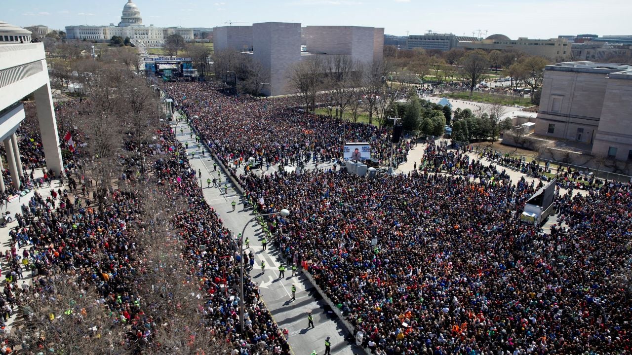 Un millón de personas salen a la calle en EEUU para exigir mayor ...