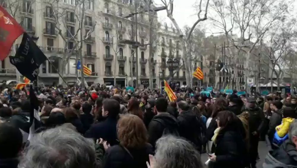Concentraciones en Barcelona en contra de la detención de Puigdemont