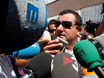 Mino Raiola atiende a los medios de comunicación Mino Raiola atiende a los medios de comunicación