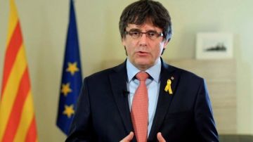 Carles Puigdemont en un momento del vídeo difundido a través de las redes sociales en el que ha anunciado su renuncia a la investidura