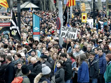 Concentraciones en Barcelona contra la detención de Puigdemont Concentraciones en Barcelona contra la detención de Puigdemont