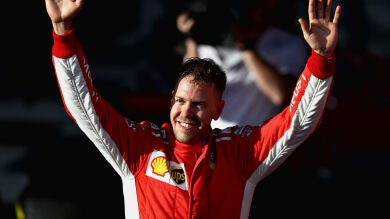 Un enorme Fernando Alonso acaba quinto en Australia con Sainz décimo en la victoria de Vettel