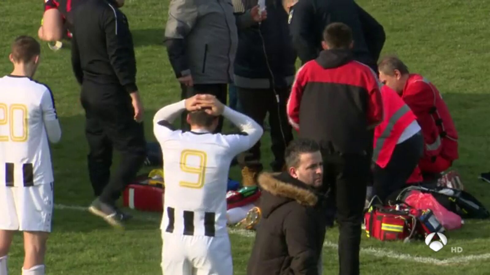 Un futbolista croata muere en pleno partido tras un fuerte pelotazo en el pecho