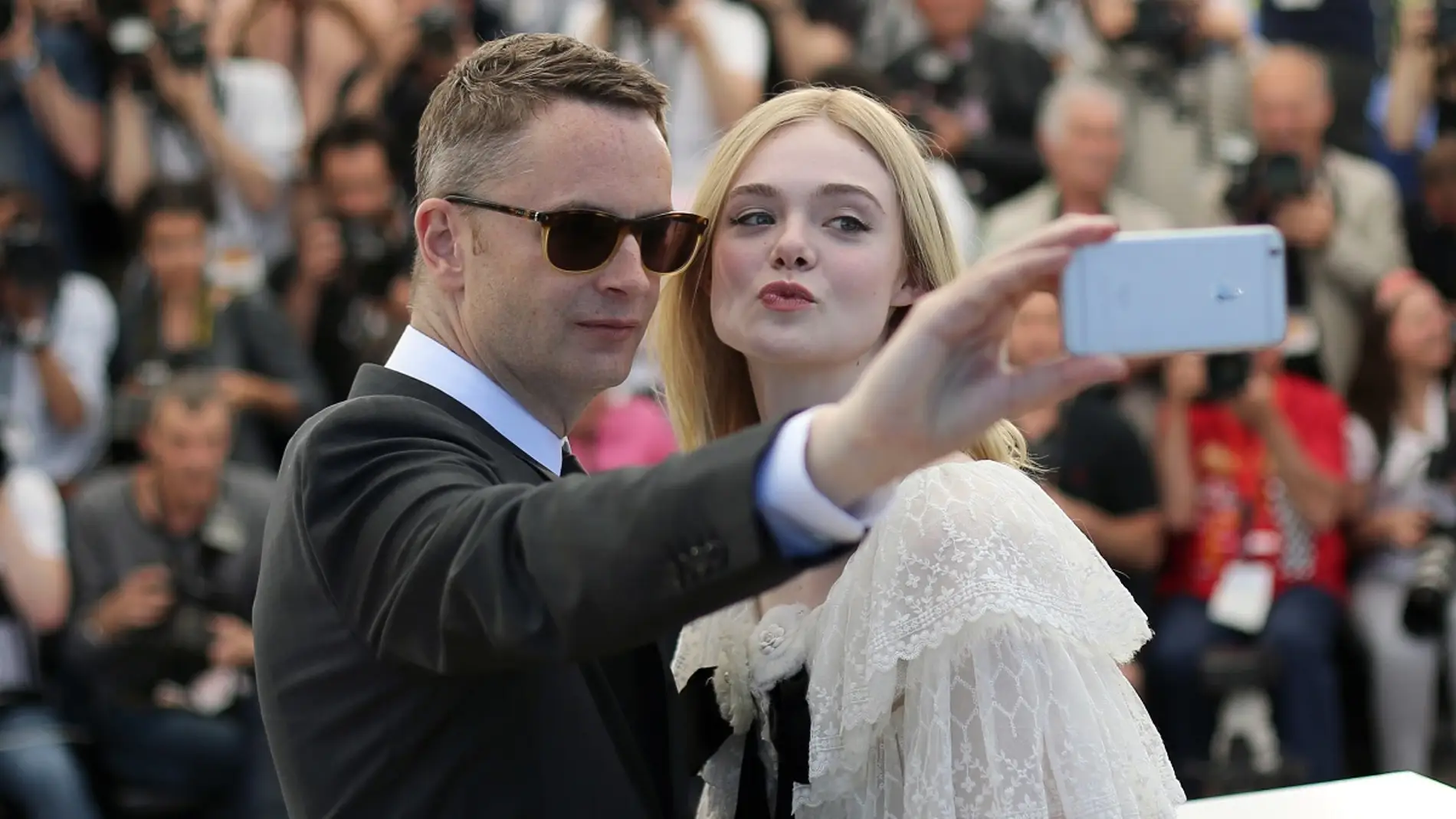 Nicolas Winding Refn y Elle Fanning en el Festival de Cannes