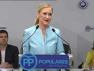 Cifuentes se querellará contra los periodistas que informaron sobre su máster: "Soy víctima de una cacería" Cifuentes se querellará contra los periodistas que informaron sobre su máster: "Soy víctima de una cacería"