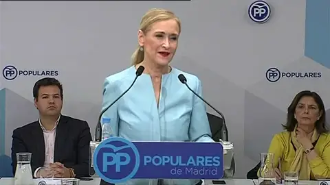 Cifuentes se querellará contra los periodistas que informaron sobre su máster: "Soy víctima de una cacería" Cifuentes se querellará contra los periodistas que informaron sobre su máster: "Soy víctima de una cacería"