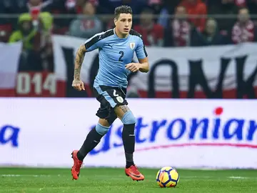 Giménez, en un partido con Uruguay Giménez, en un partido con Uruguay