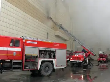 Imagen del centro comercial incendiado Imagen del centro comercial incendiado