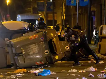 Miembros de los Mossos d´Escuadra durante los altercados en Barcelona Miembros de los Mossos d´Escuadra durante los altercados en Barcelona