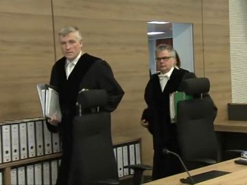 El juez decide cómo espera Puigdemont la decisión sobre su entrega a España