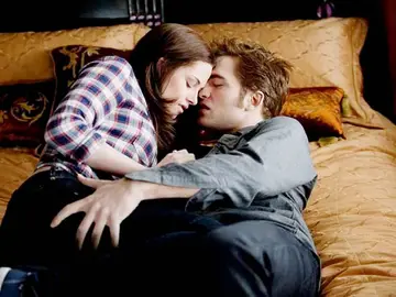 Kristen Stewart y Robert Pattinson en 'Crepúsculo' Kristen Stewart y Robert Pattinson en 'Crepúsculo'