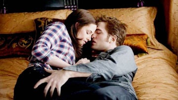 Kristen Stewart y Robert Pattinson en 'Crepúsculo'