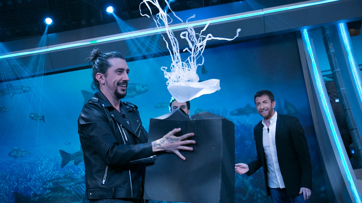 Ricardo Gómez descubre la existencia de las medusas voladoras en 'El Hormiguero 3.0 Ricardo Gómez descubre la existencia de las medusas voladoras en 'El Hormiguero 3.0