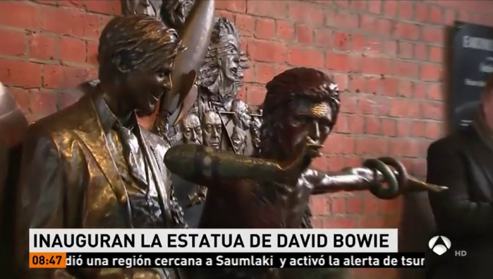 Inauguran la estatua de David Bowie