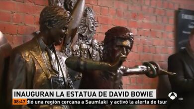 Inauguran la estatua de David Bowie en Aylesbury (Inglaterra)